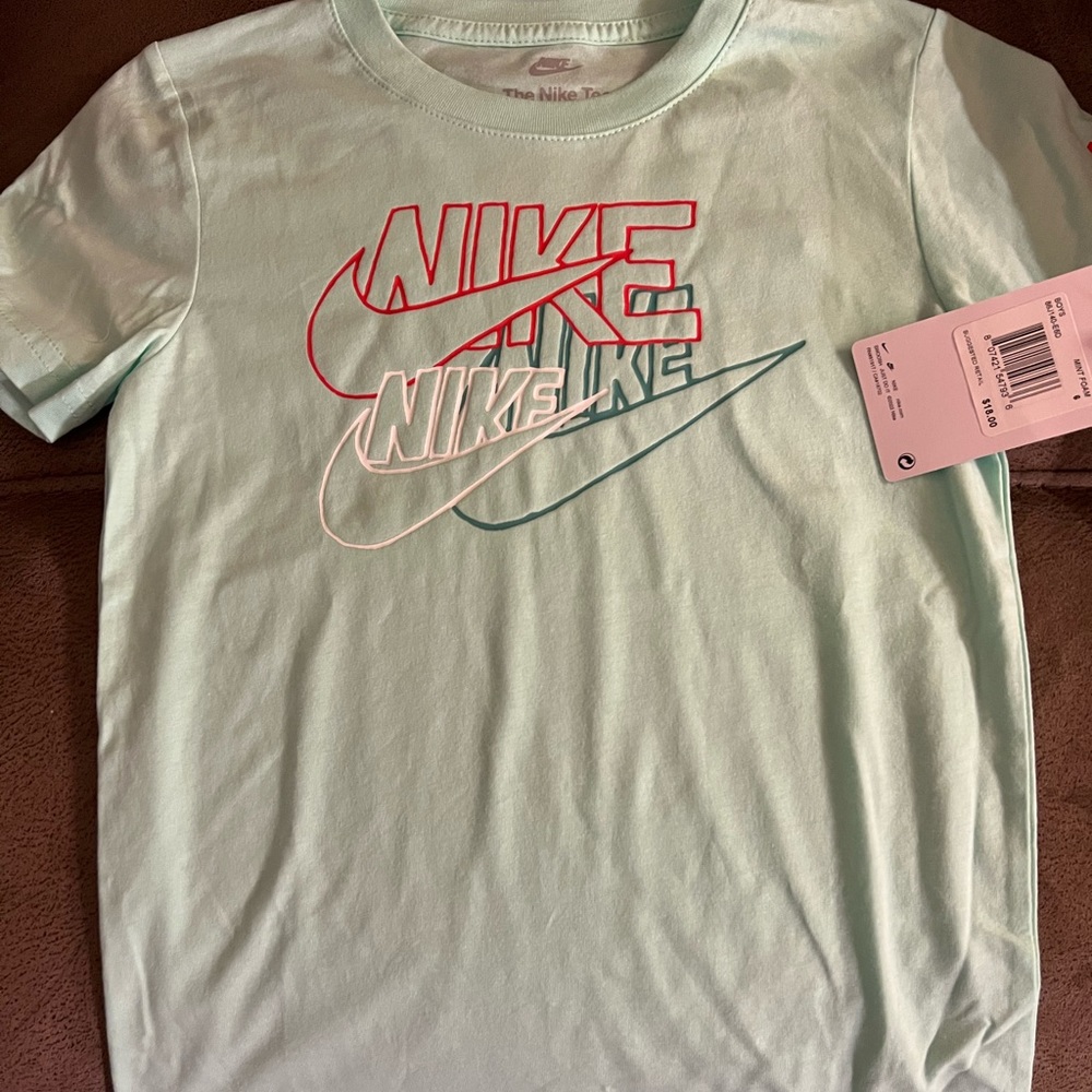 New Nike shirt boy 6